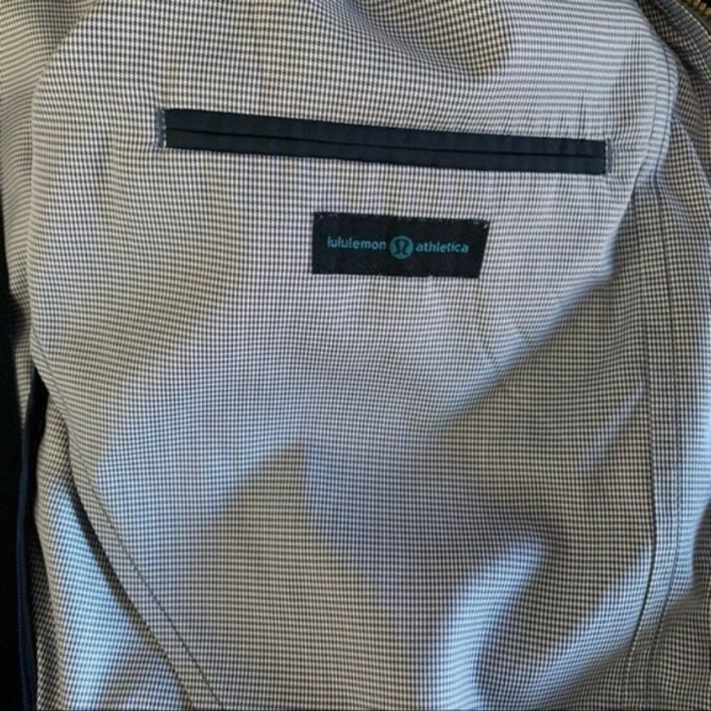 Lululemon Man’s Windbreaker Zip Up Jacket Medium Hooded Blue - Picture 7 of 8